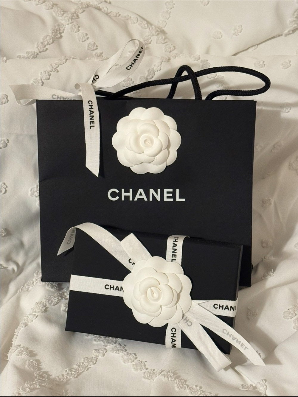 CHANEL Classic Black Quilted Caviar Leather Mini Wallet with Gold CC Logo - Picture 2 of 2
